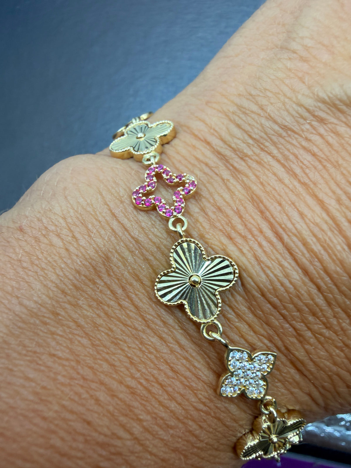 ✨ Pulsera Jardín de Mariposas – Oro 14K ✨