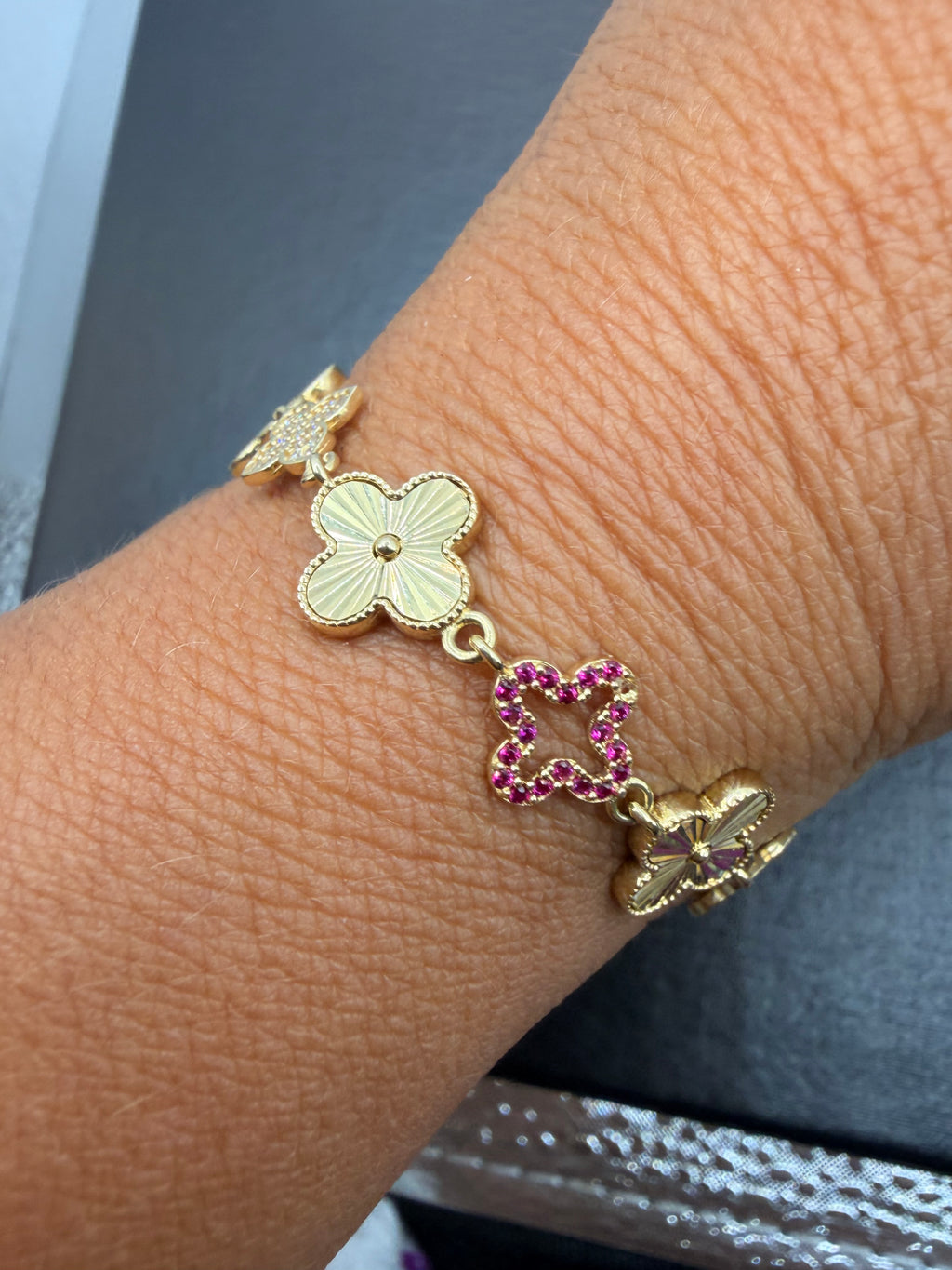 ✨ Pulsera Jardín de Mariposas – Oro 14K ✨