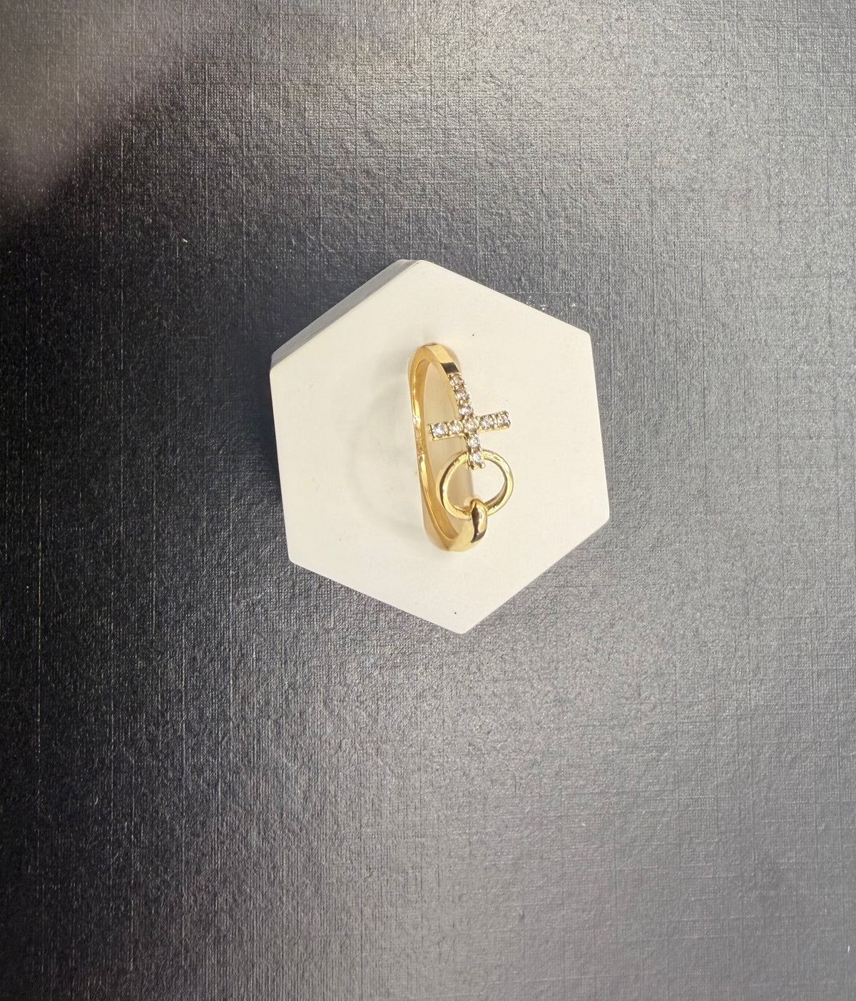 Anillo Doble Aro Entrelazado Oro 14K con Zirconias – Talla 7