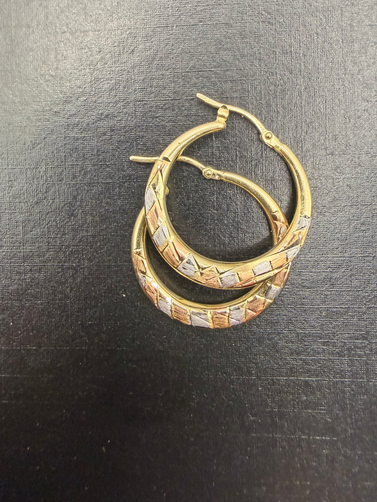 ✨ Arracadas Argolla Tricolor Diamantadas – Oro 14K ✨