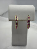Arracadas Oro 14K con Piedras Rojas y Blancas – 14K Gold Hoop Earrings