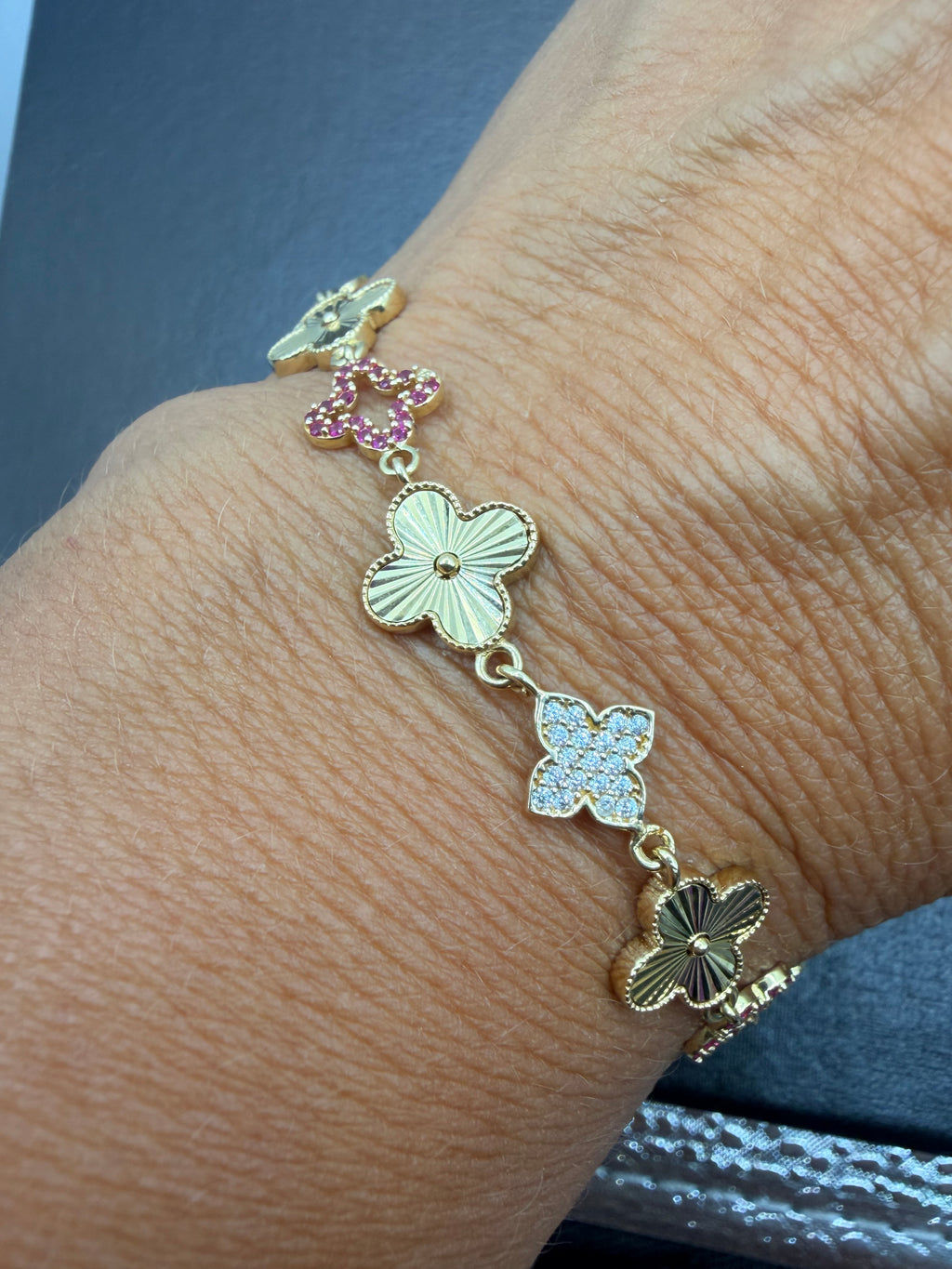 ✨ Pulsera Jardín de Mariposas – Oro 14K ✨