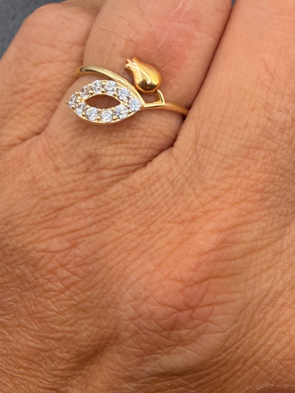 🌷 Anillo Tulipán Brillante – Oro 14K